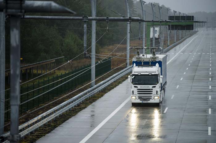 Scania G 360 4x2 with pantograph, electrically powered truck at the Siemens eHighway. Gross Dölln, Germany Photo: Dan Boman 2013