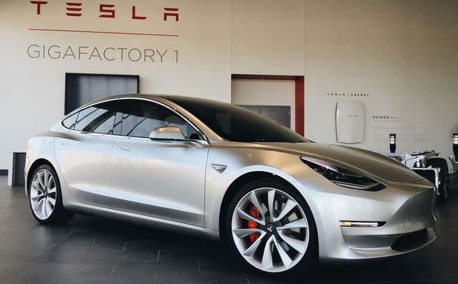 Tesla Model 3 en la Gigafactoría de Tesla Motors en Nevada