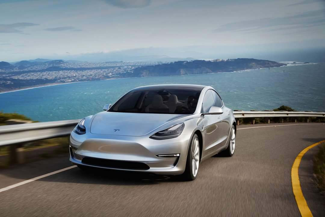 Tesla Model 3-plata-lateral