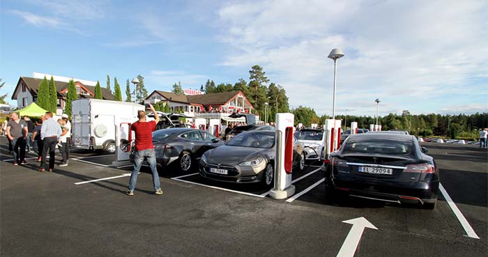 Inauguración del supercargador de Tesla en Nebbenes, Noruega
