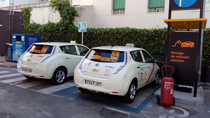 La Comunidad de Madrid aumenta hasta 8.000 la ayuda para los taxis eléctricos - Foto Jose Luis Rodríguez