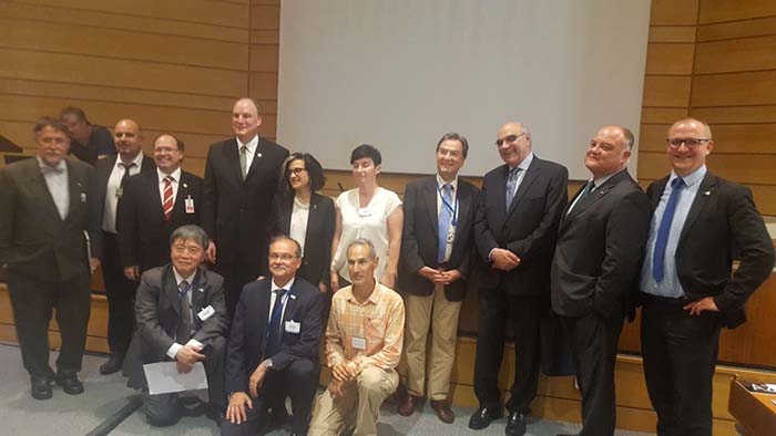 Representantes de Nissan y del Consell Insular de Menorca en la sede de la UNESCO