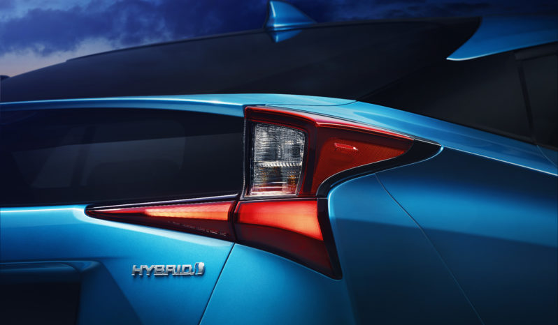 Nuevo Toyota Prius lleno