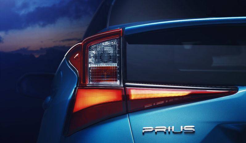 Nuevo Toyota Prius lleno