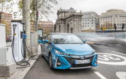toyotapriusplug-in202130