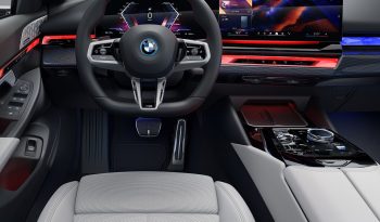 BMW i5 Touring lleno