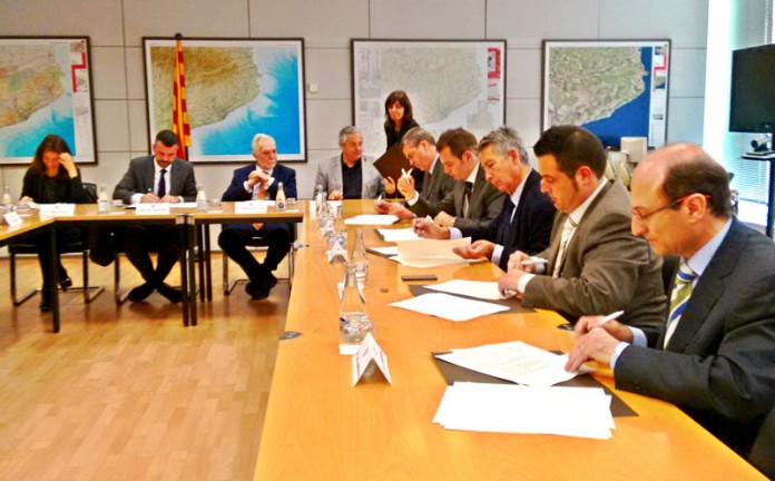 firma convenio puntos de recarga estaciones fgc cataluna
