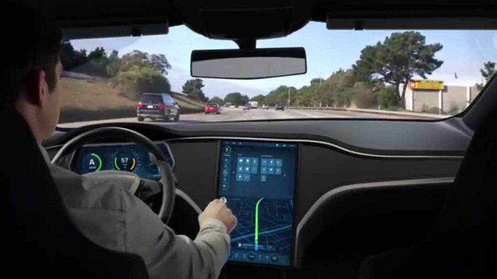 Software propio de conducción autónoma de Bosch implementado en un Model S