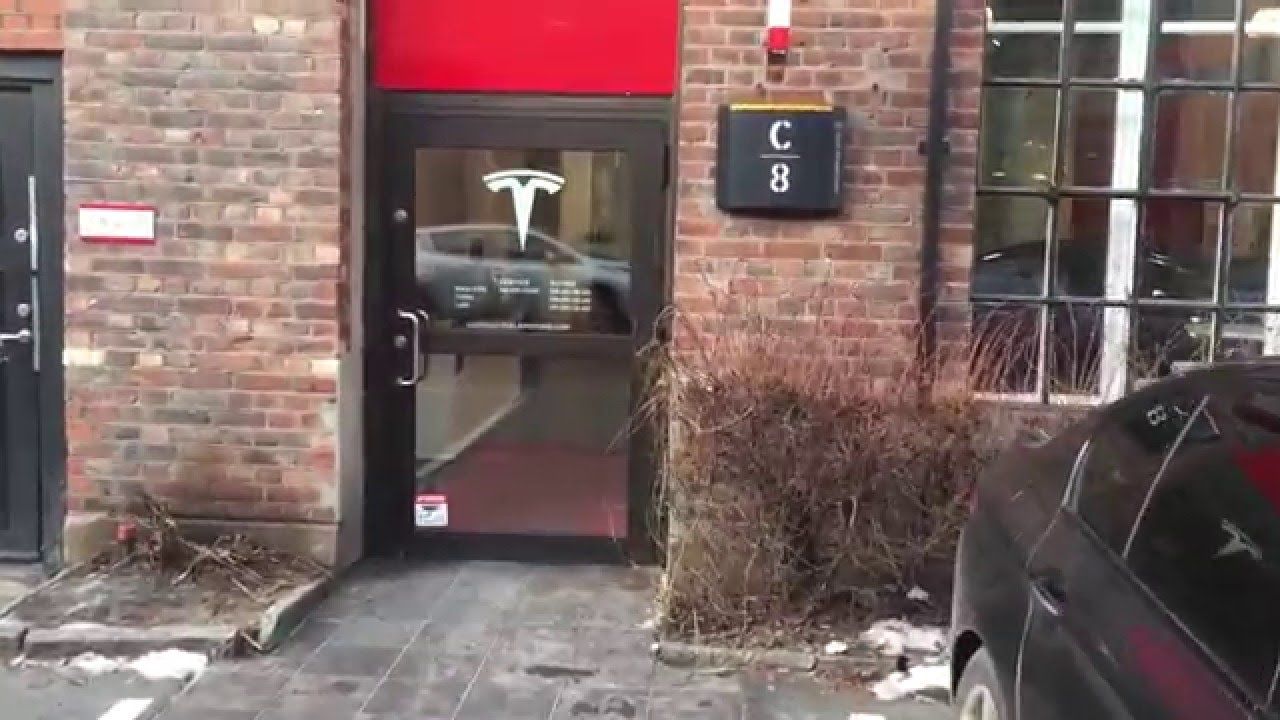 Visitamos una tienda de Tesla Motors
