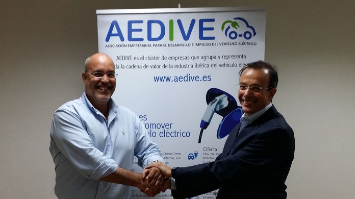 Arturo Pérez de Lucia, gerente de AEDIVE, y Rafael del Río, director técnico