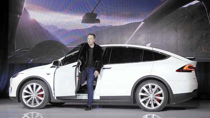 Elon Musk CEO de Tesla se defiende de las críticas de Consumer Reports