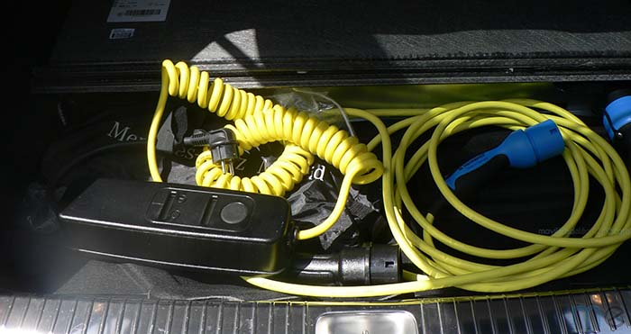 Mercedes-Benz C350e - Cables de carga