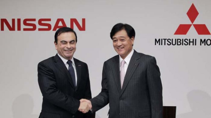 Carlos Ghosn y Osamu Masuko Nissan PHEV y Mitsubishi eléctricos