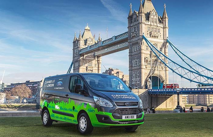 Londres prueba las furgonetas híbridas enchufables de Ford
