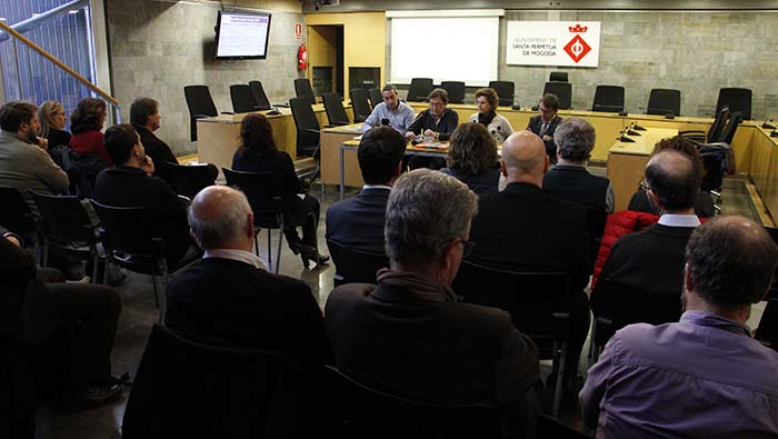 Reunión de la alcaldesa de Santa Perpetua de Mogoda Isabel García con los empresarios