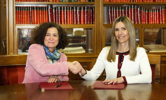 Pilar Aranda, rectora de la Universidad de Granada y Rocío Carrascosa, CEO de Alphabet