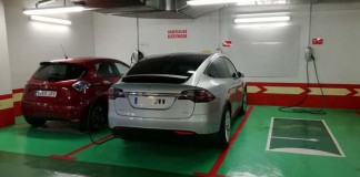 Puntos de recarga de Tesla en el Corte Inglés de San Chinarro de Madrid
