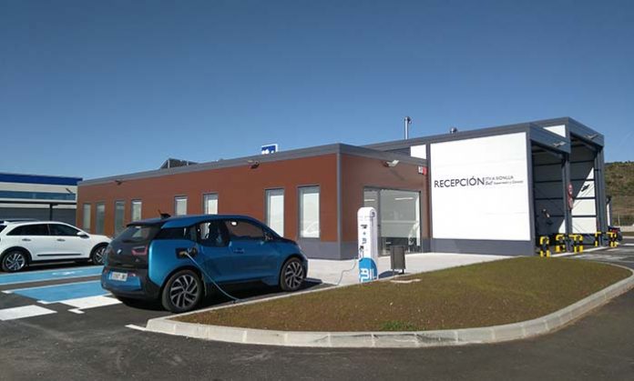 Ibil instala un cargador de Santiago de Compostela capaz de revisar coches eléctricos