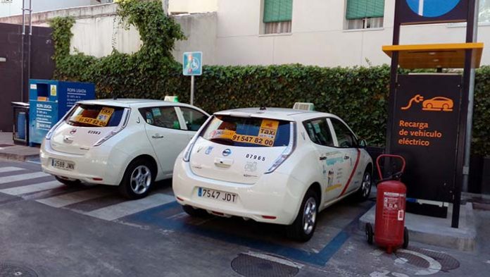 La Comunidad de Madrid aumenta hasta 8.000 la ayuda para los taxis eléctricos - Foto Jose Luis Rodríguez