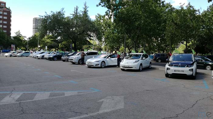 Reunión y posterior marcha con vehículos eléctricos organizada por AUVE