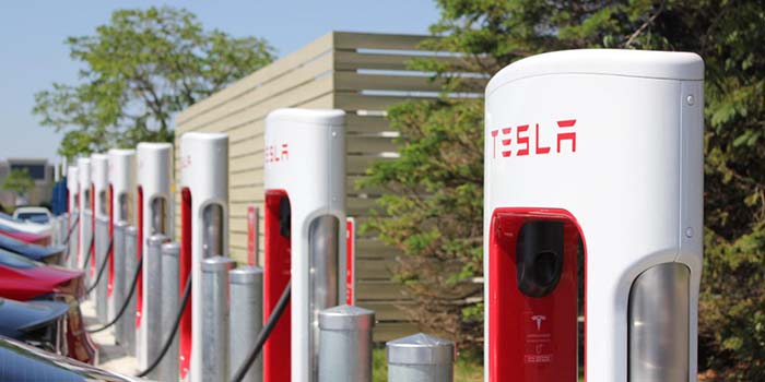 Tesla modifica la política de acceso gratuito a los supercargadores