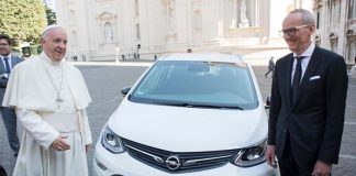 El Opel Ampera-e es el último coche del Papa Francisco