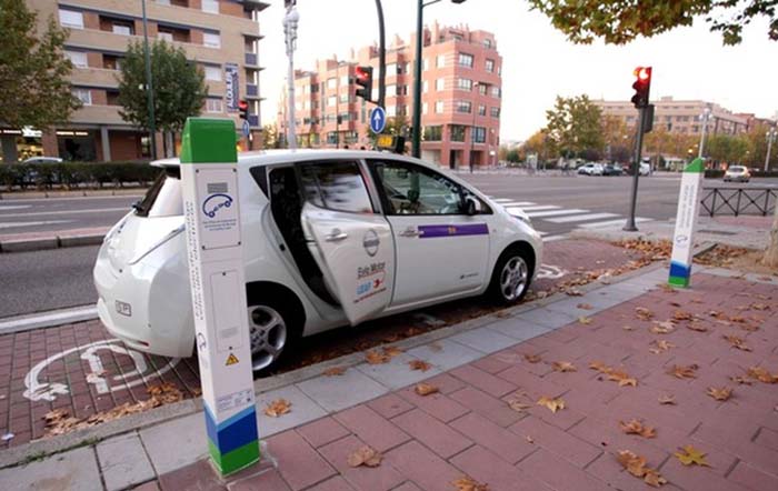 El primer taxi eléctrico de España, propiedad de Roberto San José Mendiluce
