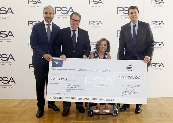 PSA dona 25.000 € a AESLEME para la prevención de lesiones por accidentes de tráfico