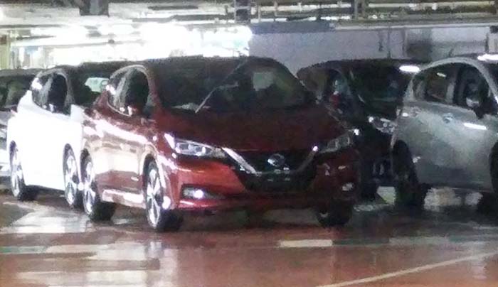 Nuevo Nissan Leaf 2018. Foto espía tomada en la planta det Oppama