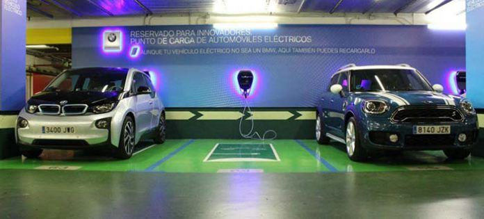 Acuerdo entre BMW y El Corte Inglés para la instalación de puntos de recarga