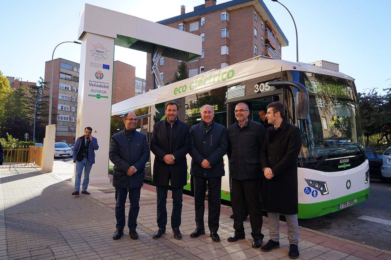 Acto de inauguración del sistema de carga rápida mediante pantógrafos de la línea 7 de autobuses de Valladolid