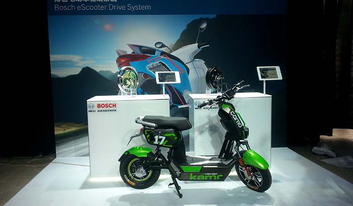 Aima eScooter con motorización moto eléctrica de Bosch