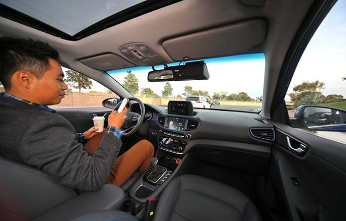 Interior del coche autónomo de Hyundai con tecnología Aurora.