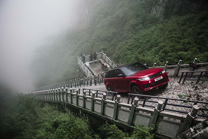 El Range Rover Sport PHEV asciende a Tianmen Mountain