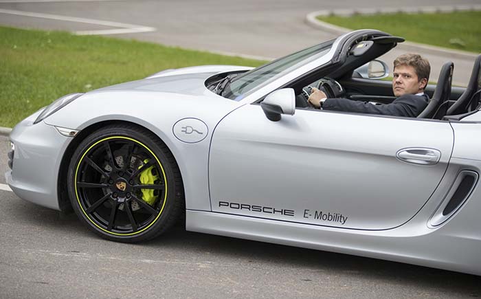 La red de recarga ultrarrápida de Porsche se instalará en sus concesionarios