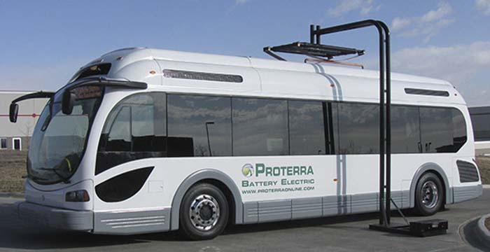 Autobús eléctrico de Proterra cargando bajo el estándar J3105