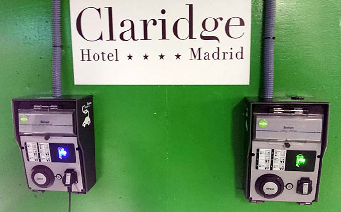 Cargadores Simon del Hotel Claridge de MadridCargadores Simon del Hotel Claridge de Madrid