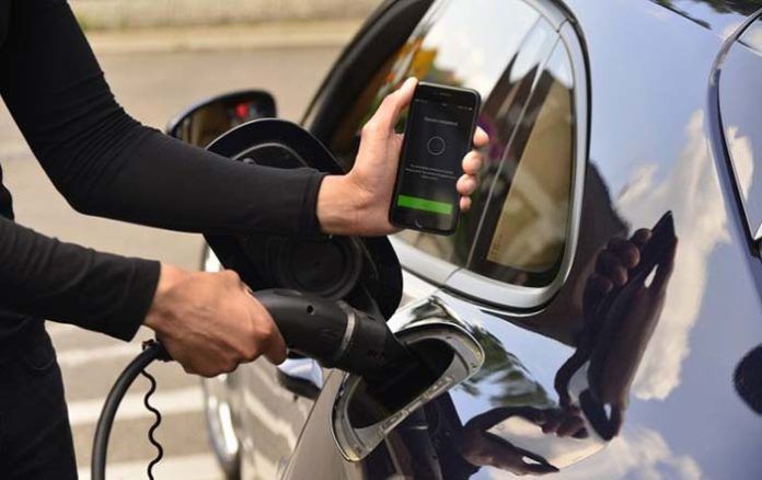 Cada año, el conductor de coche eléctrico puede ahorrar 680 euros en carburante