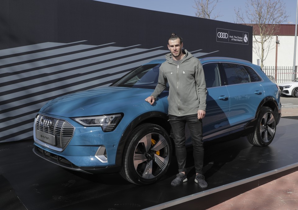 Gareth Bale recibe su Audi e-tron