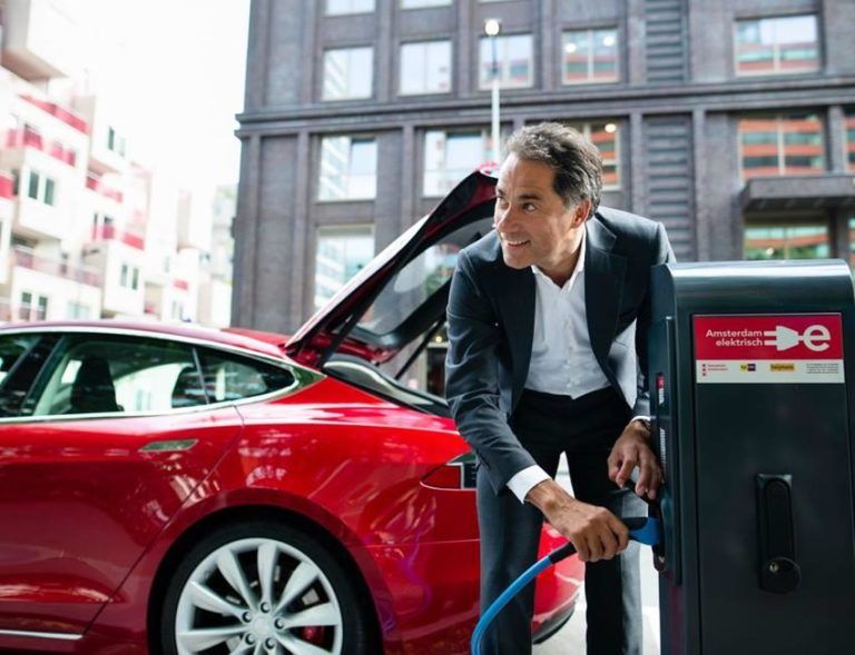 Cuanto Se Tarda En Cargar Un Tesla