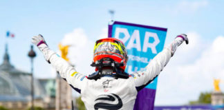 Robin Frijns (NLD), Envision Virgin Racing, Audi e-tron FE05, gana la octava carrera por las calles de París.