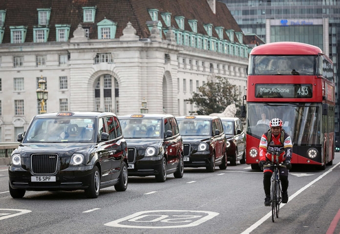 LEVC fabrica los taxis eléctricos negros que se pueden ver en Londres.