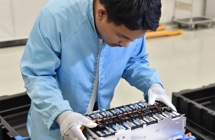Una de las marcas implicadas en el proyecto de fabricación de baterías eléctricas en Europa es BMW.