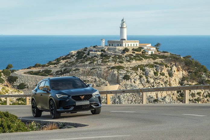 CUPRA Formentor, el primer híbrido enchufable de la marca llegará al mercado el próximo 2020.