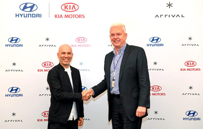 Derrecha: Albert Biermann, Presidente y Jefe de la División de Investigación y Desarrollo de Hyundai Motor Group, y Denis Sverdlov, izquierda, CEO de Arrival.