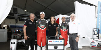 Responsables de ABB y Porsche junto a los pilotos de la Fórmula E del equipo Porsche E: Lotterer y Jani.