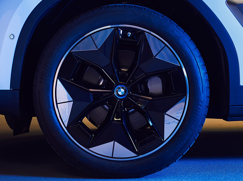 Nueva rueda del BMW iX3, más aerodinámica y eficiente.