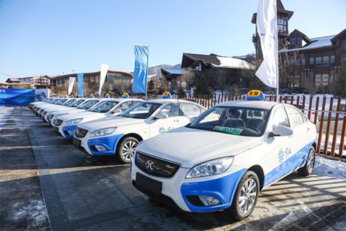 Taxis eléctricos de Beijing (Automotive News).