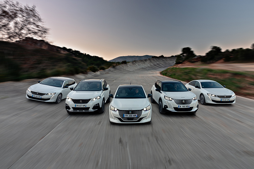 Los modelos electrificados de Peugeot, eléctricos y phev, cuentan con ayudas de hasta 5.500 y hasta 2.600 euros, respectivamente.