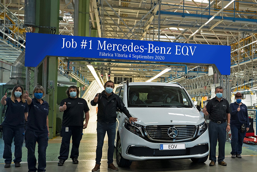 La planta de Mercedes-Ben Vitoria produce el primer gran monovolumen eléctrico del mundo, el EQV.